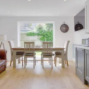 newly-renovated-charming-victorian-detached-house.bournemouth-hotels.org/