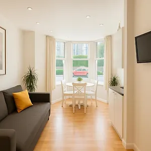  Apartment Bute Park W/ Heating + Private Bathroom